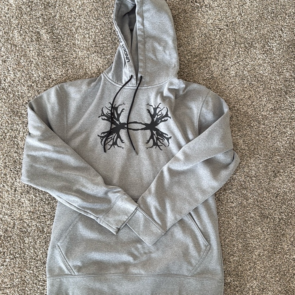 Men’s size small UA sweatshirt